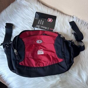 Victorinox Swiss Army Lumbar Pack Docking Bag Red/Black